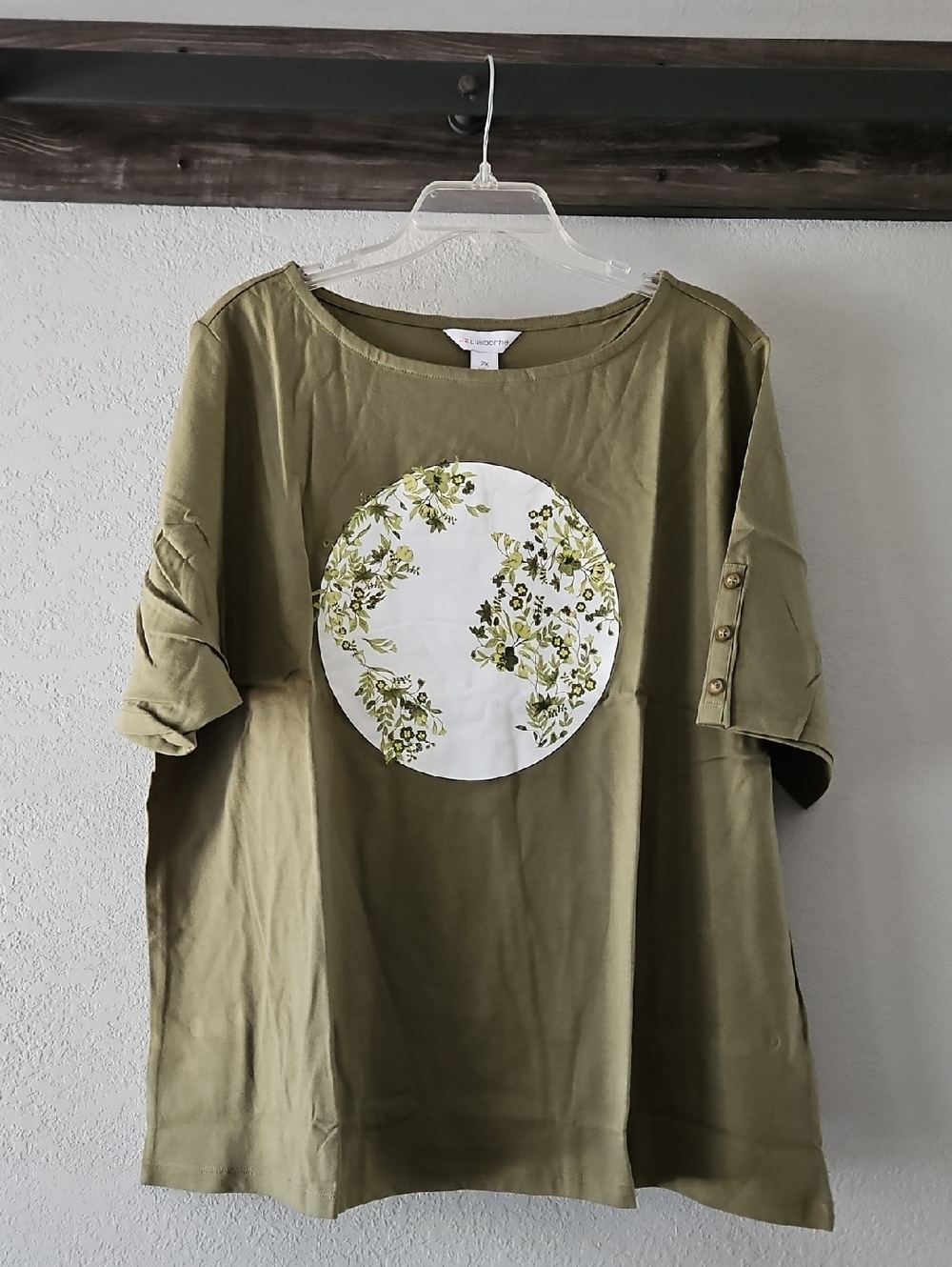 Liz Claiborne Olive Green Short Sleeve Tee with White Floral Circle 2X NWT